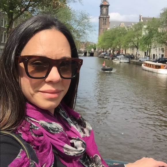 Meet your Posher, Caroline - Picture 2 of 3